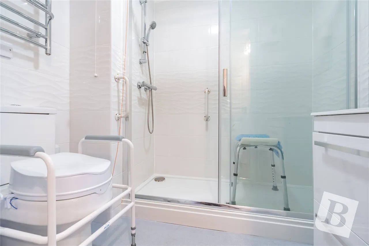 Draper Court, Mavis Grove, Hornchurch, RM12, photo 5