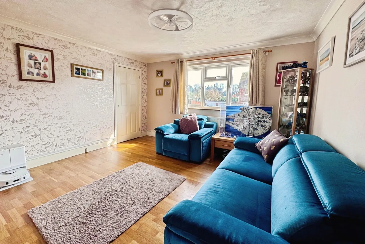 Murrell Road, Ash, Surrey, GU12 6ST, photo 3