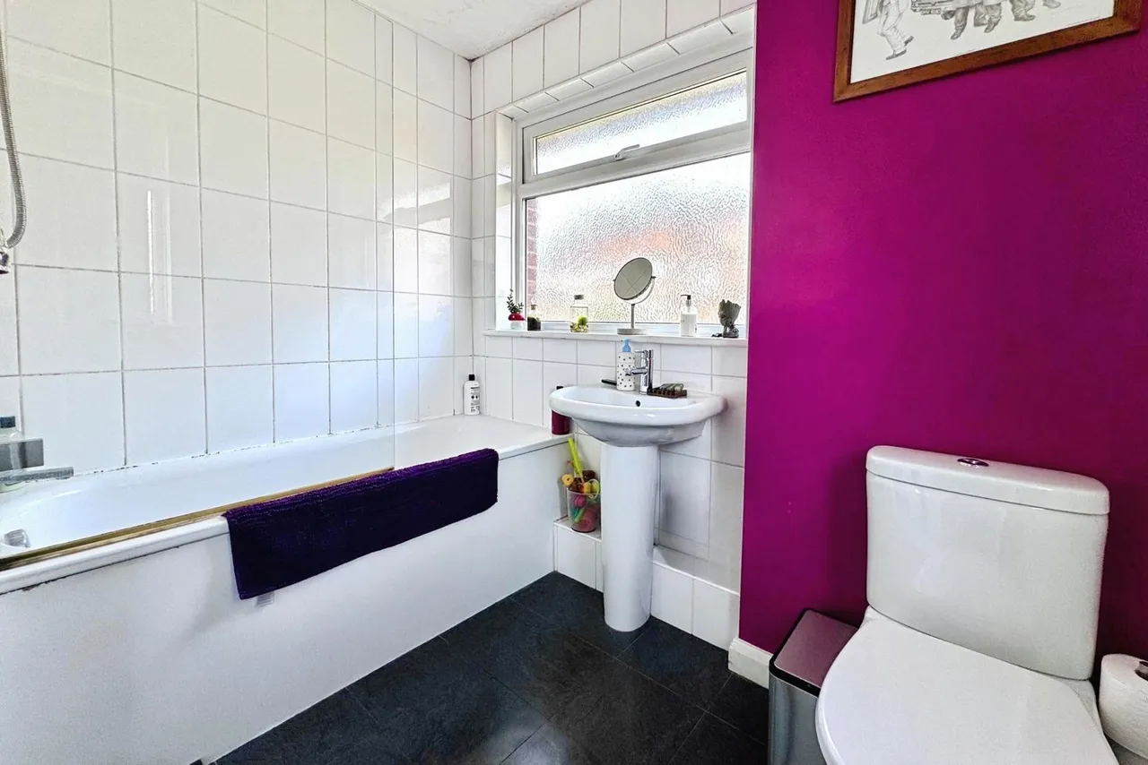 Murrell Road, Ash, Surrey, GU12 6ST, photo 8