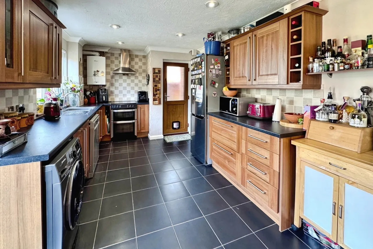 Murrell Road, Ash, Surrey, GU12 6ST, photo 5