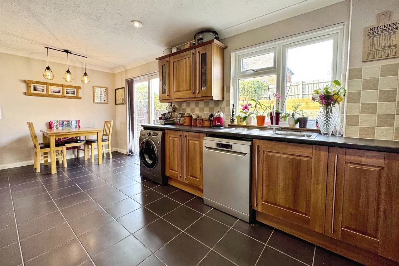 Murrell Road, Ash, Surrey, GU12 6ST, photo 4