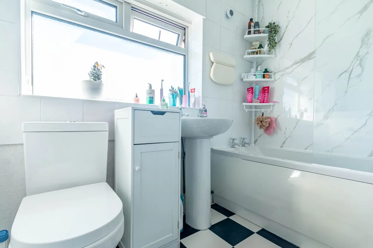 Grange Avenue, Ilkley, LS29, photo 11