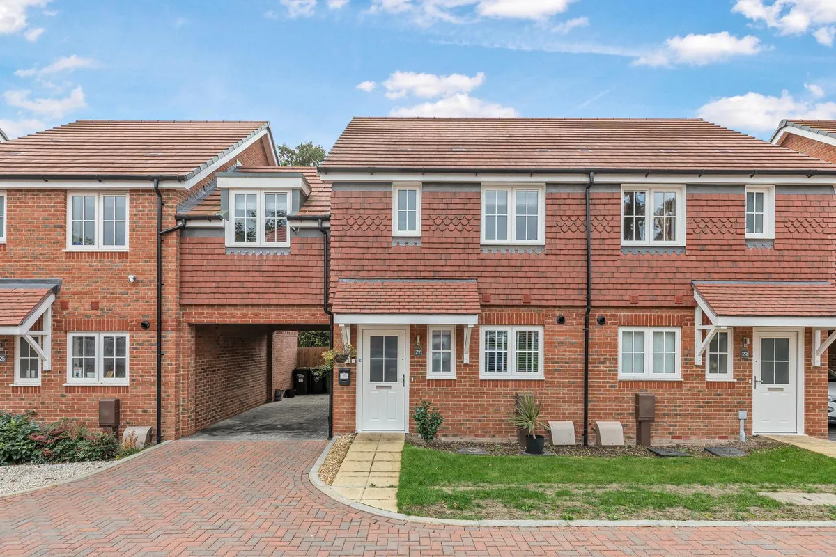 3 bed property for sale, Connemara Crescent, Arundel, BN18