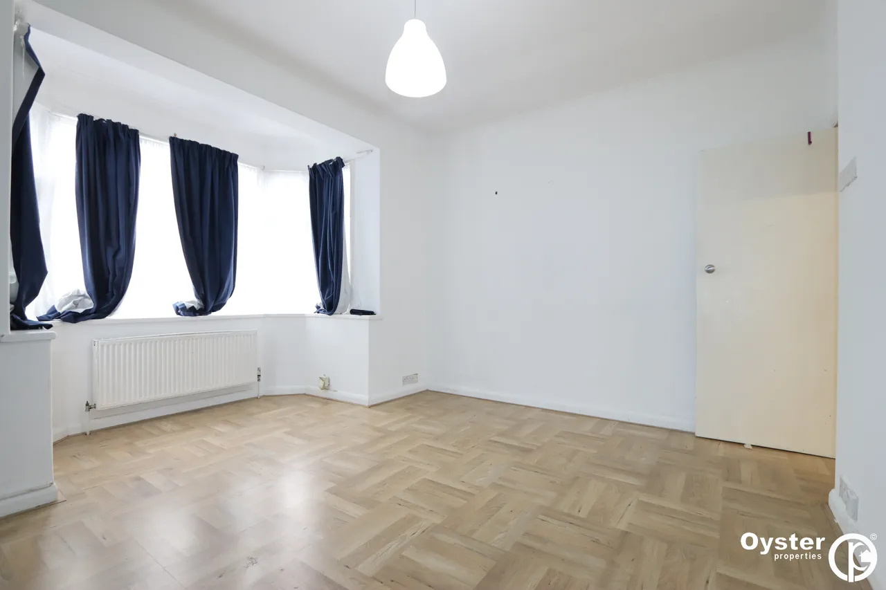 Oakleigh Road North, London, N20, photo 4