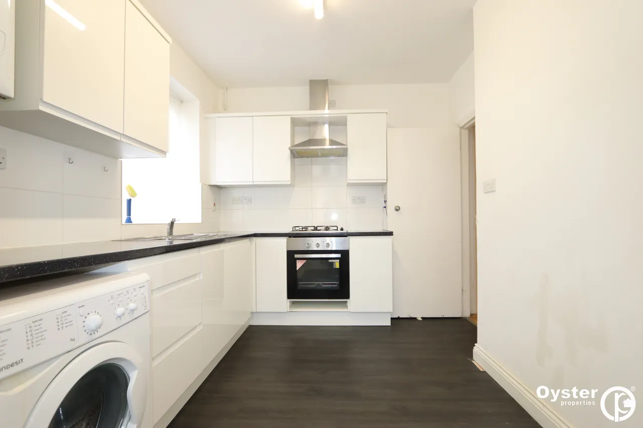 Oakleigh Road North, London, N20, photo 5