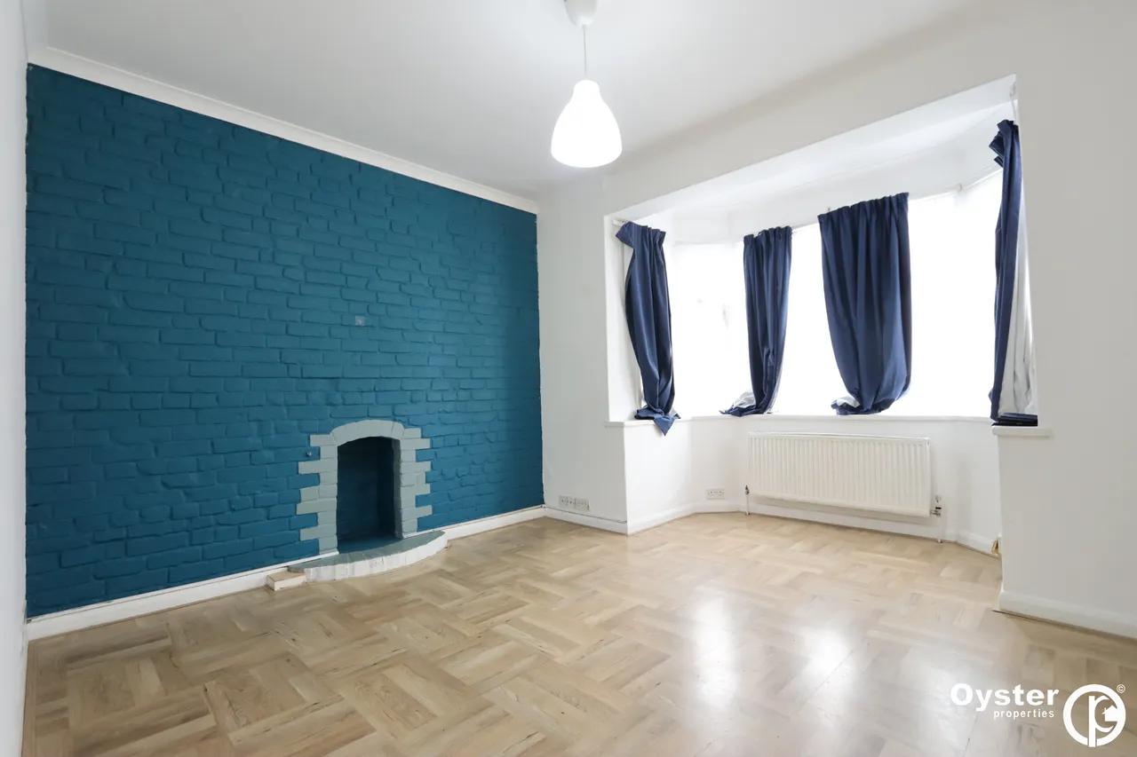 Oakleigh Road North, London, N20, photo 2