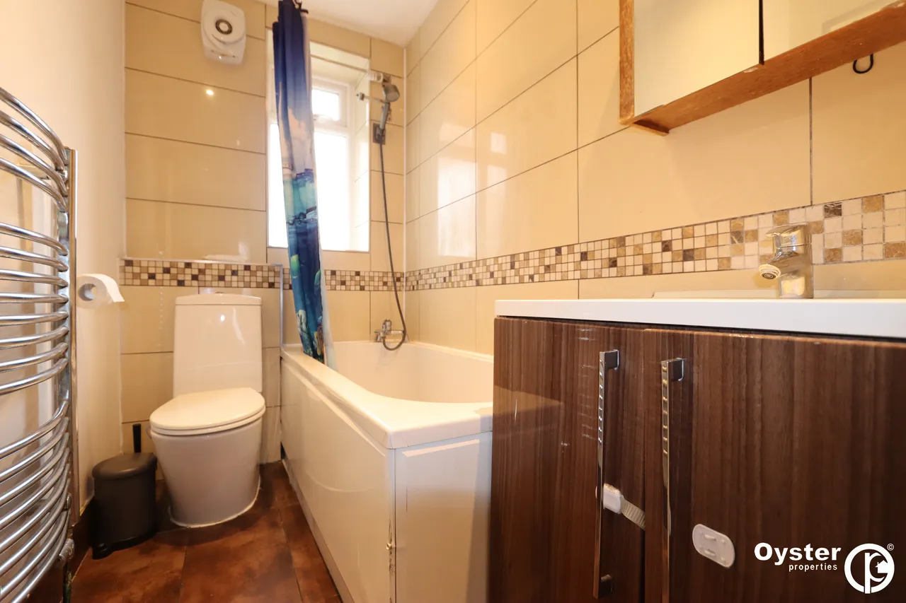 Oakleigh Road North, London, N20, photo 10
