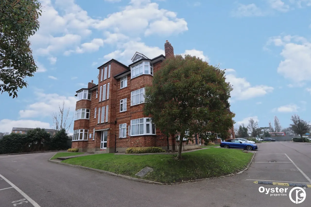 Oakleigh Road North, London, N20, photo 11