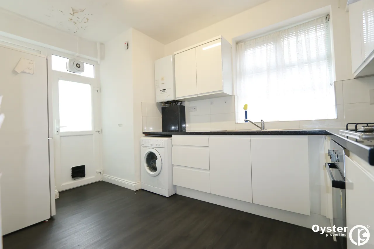 Oakleigh Road North, London, N20, photo 3