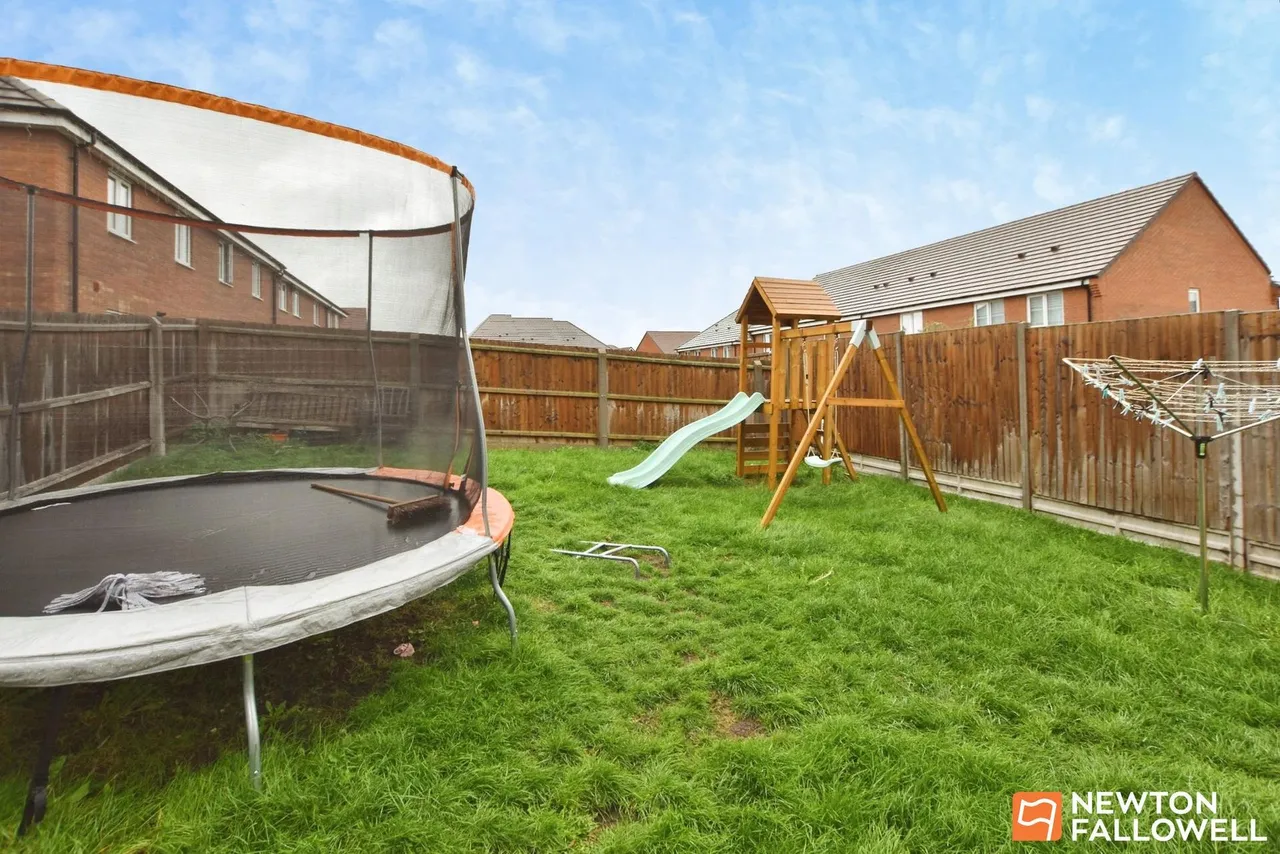 Buzzard Way, East Leake, LE12, photo 3