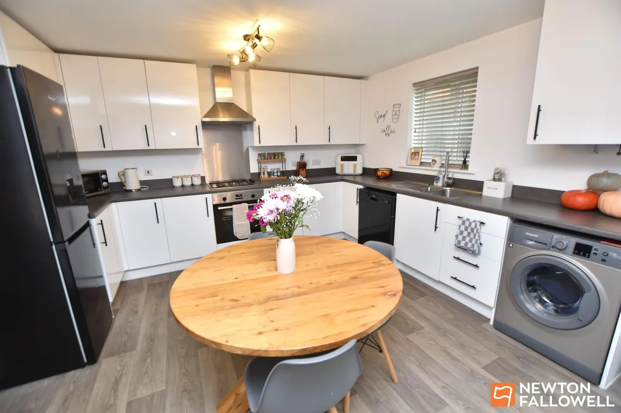 Buzzard Way, East Leake, LE12, photo 6