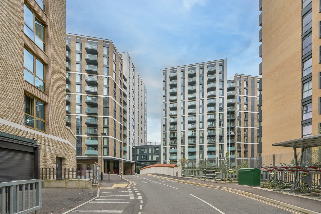 Flat 116, Galleria House, Brentford, photo 12