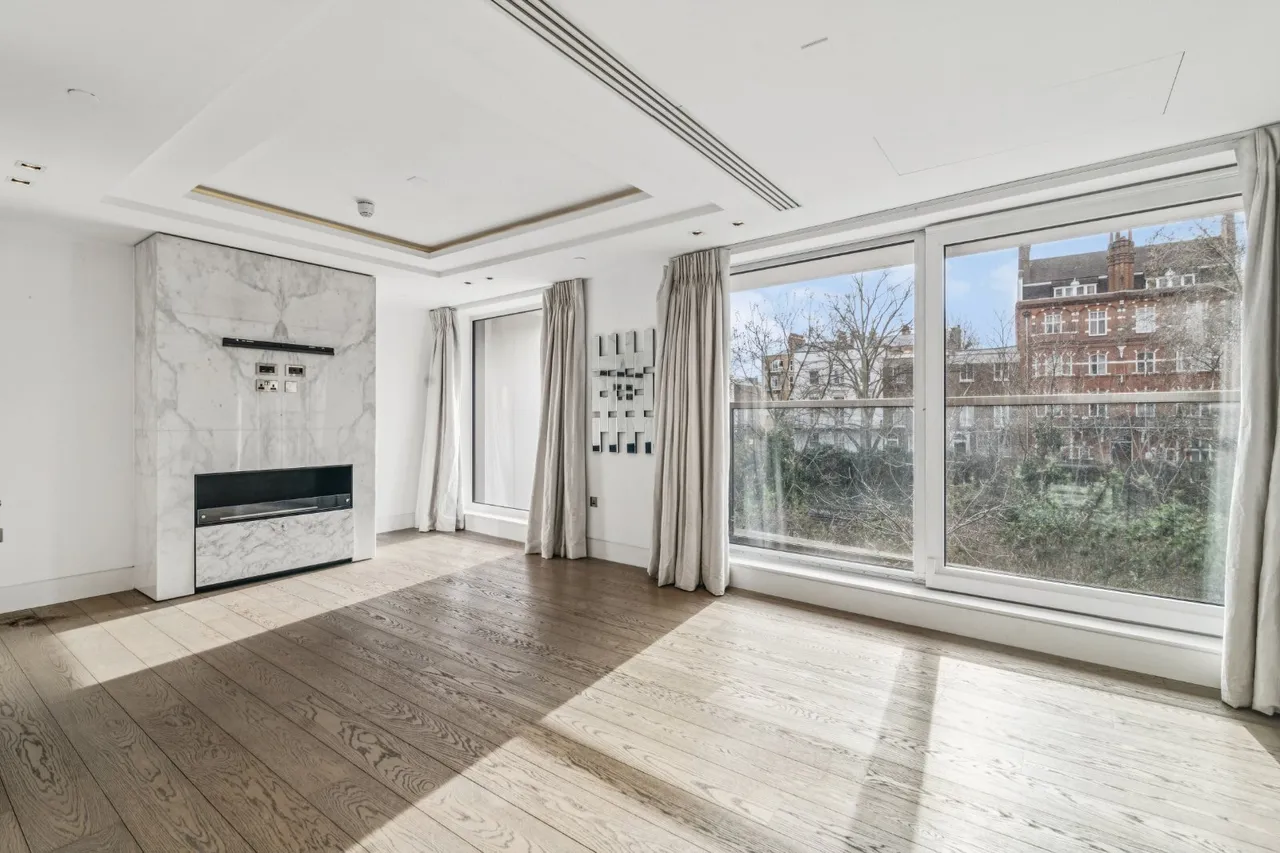 1 bed flat for sale, Kensington High Street, London, W14