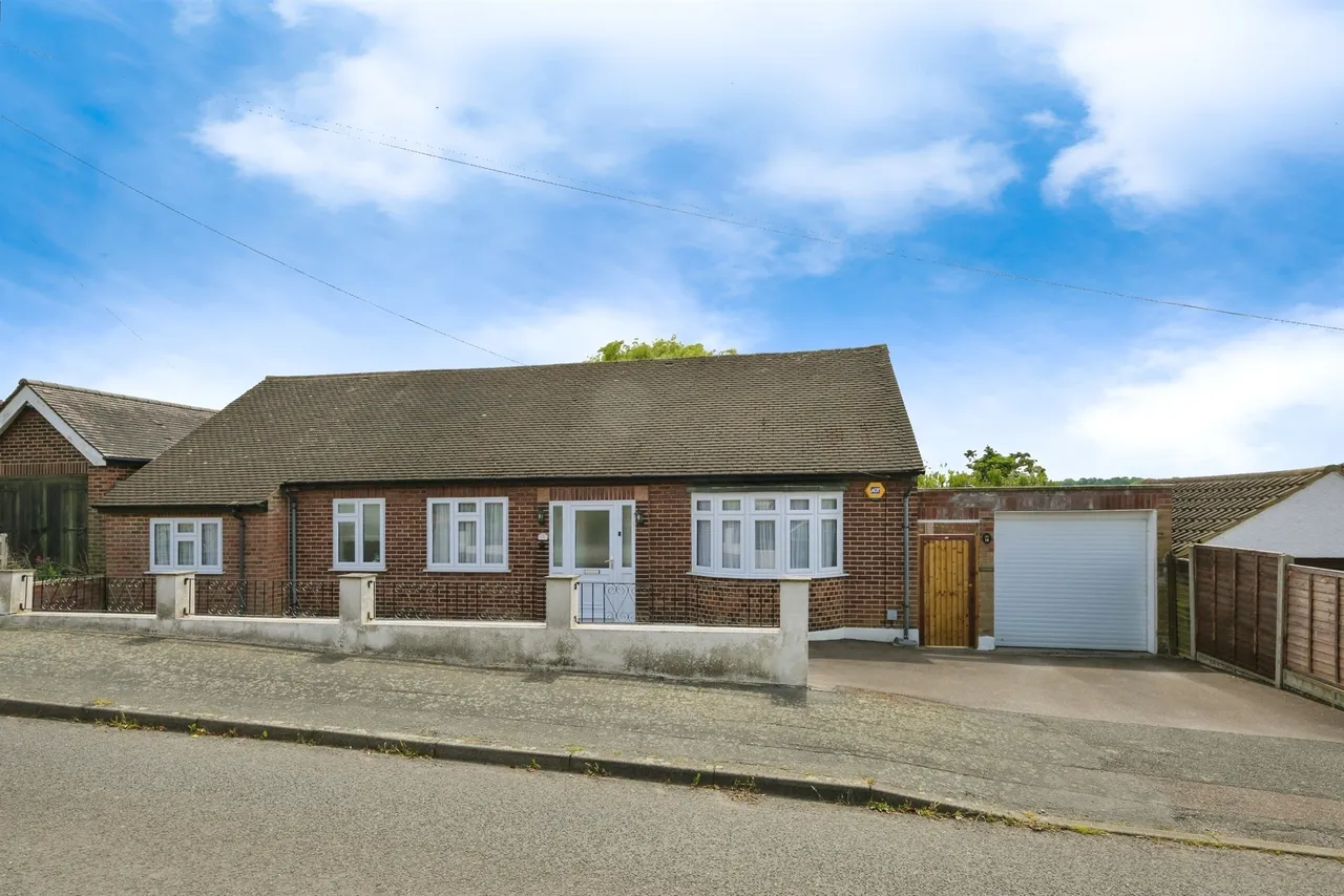 3 bed house for sale — Shooters Drive, Nazeing, Waltham Abbey