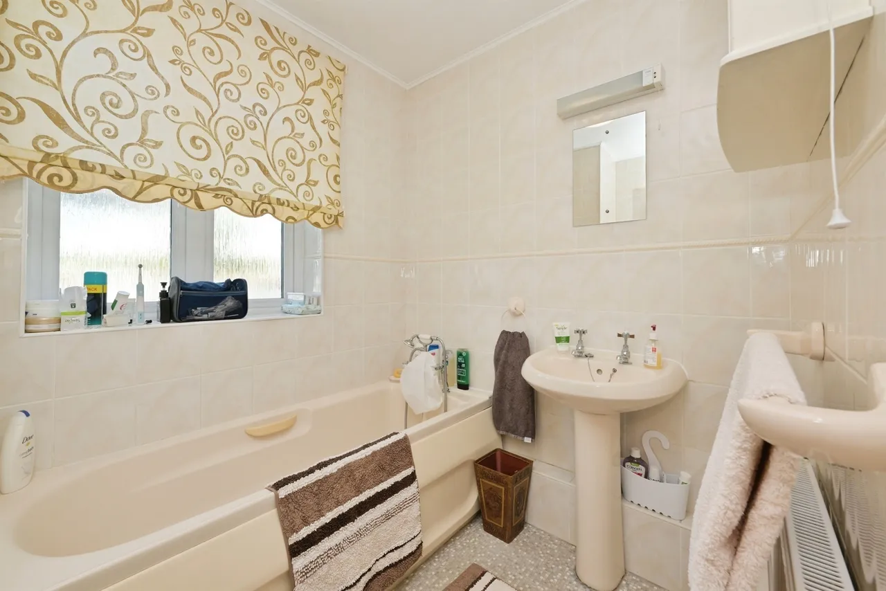 Shooters Drive, Nazeing, Waltham Abbey, photo 12