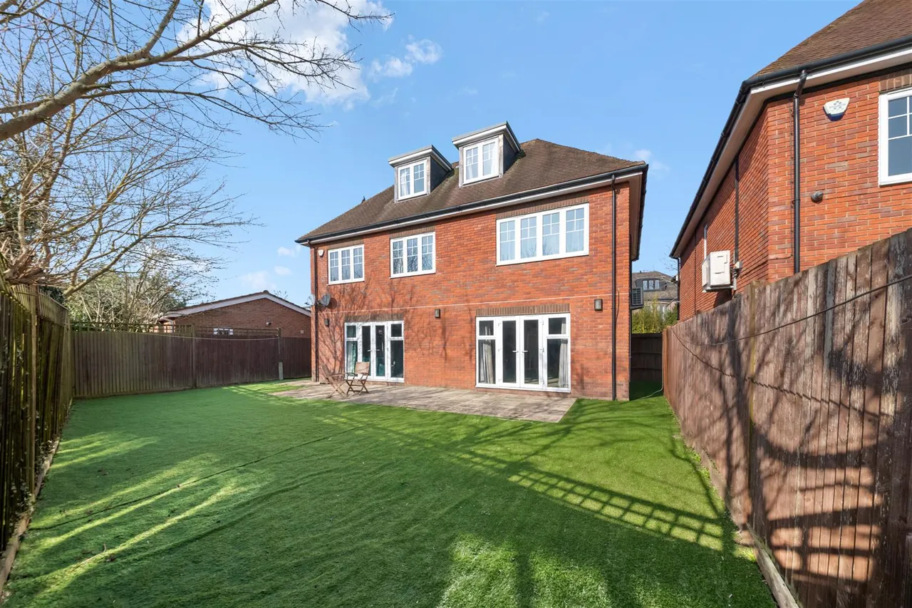 Old Dairy Grove, Southall, photo 24