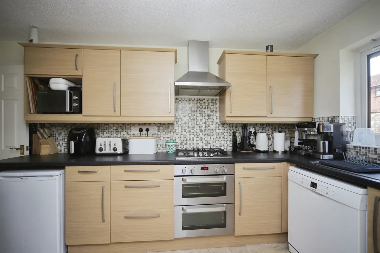 Feversham Way, TAUNTON, photo 2