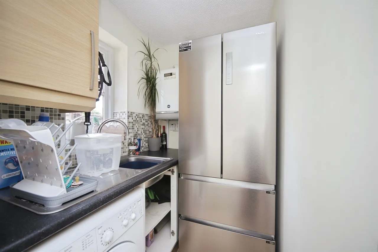Feversham Way, TAUNTON, photo 6
