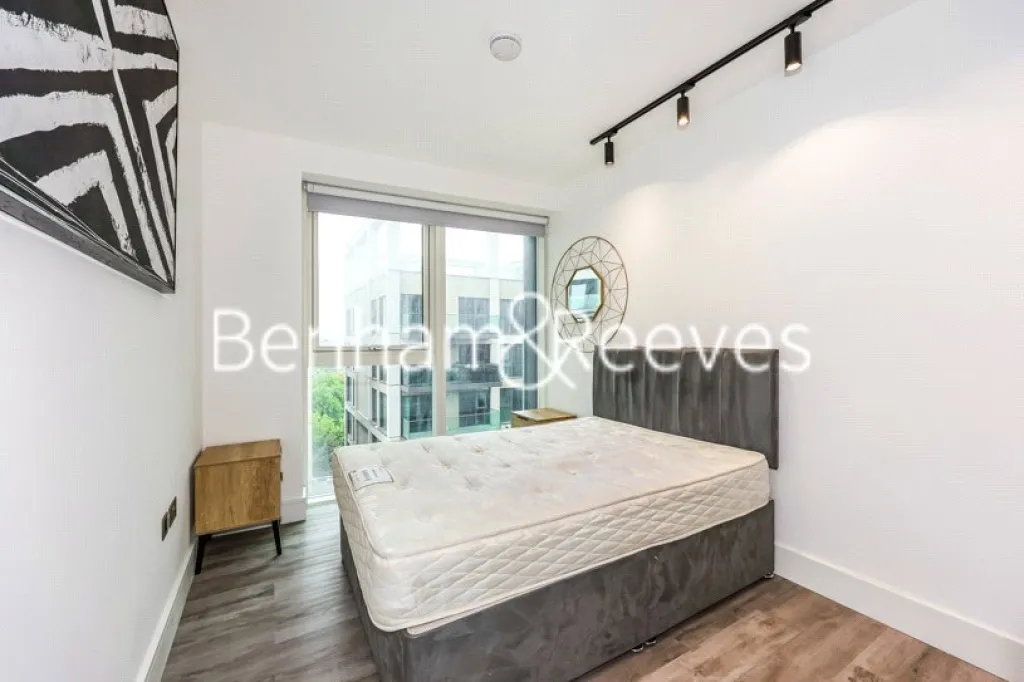 Portal Way, Acton, W3, photo 15