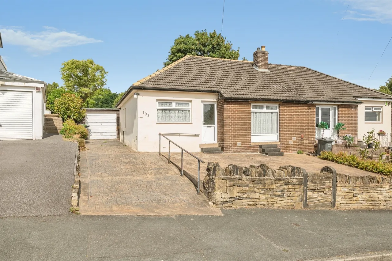 2 bed house for sale — Netheroyd Hill Road, Cowcliffe, Huddersfield