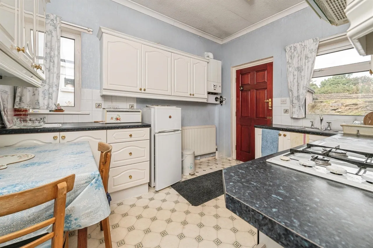 Netheroyd Hill Road, Cowcliffe, Huddersfield, photo 5