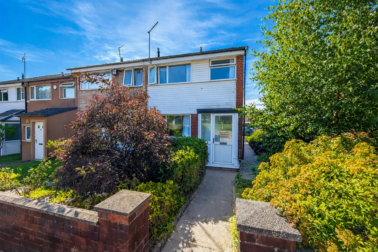 2 bed property for sale — Bell Lane, Bury, BL9