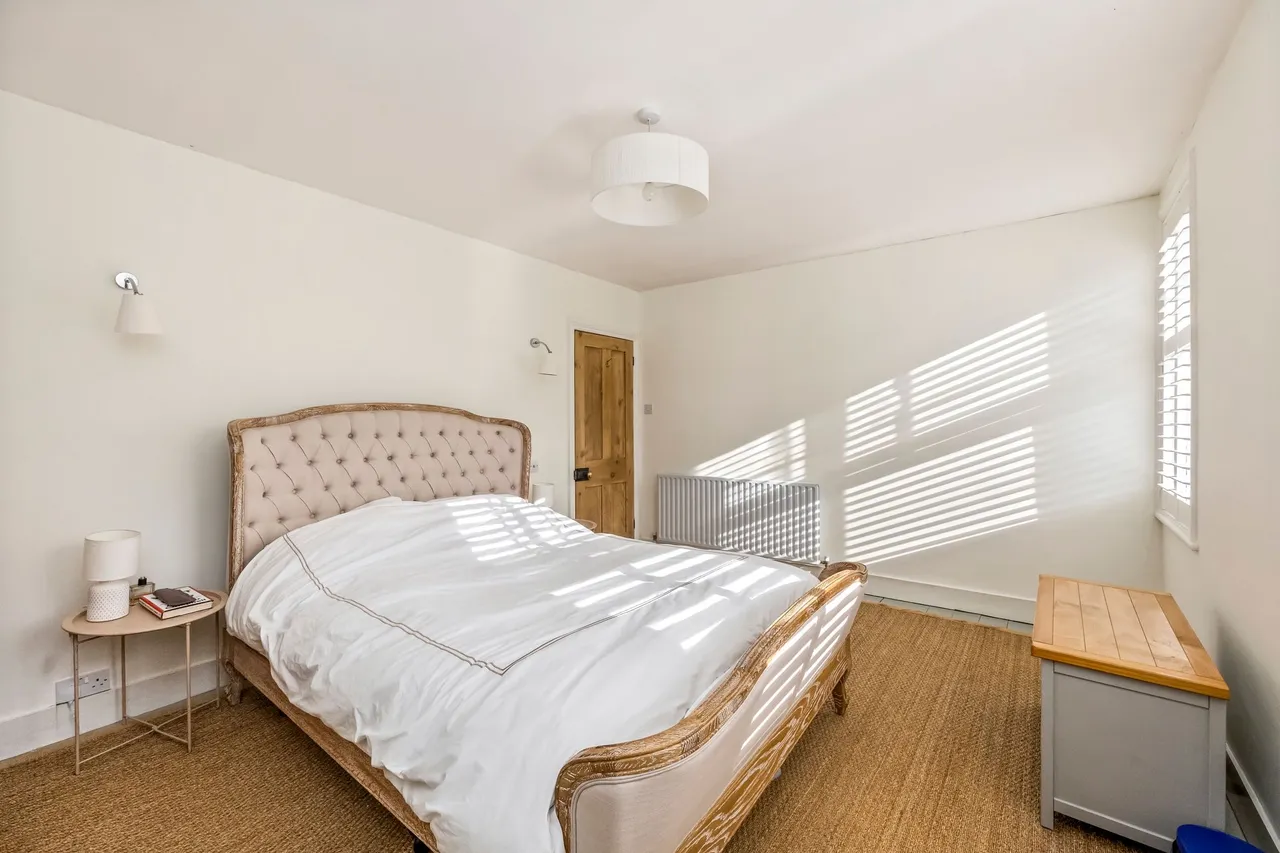 Swindon Road, Horsham, RH12, photo 13