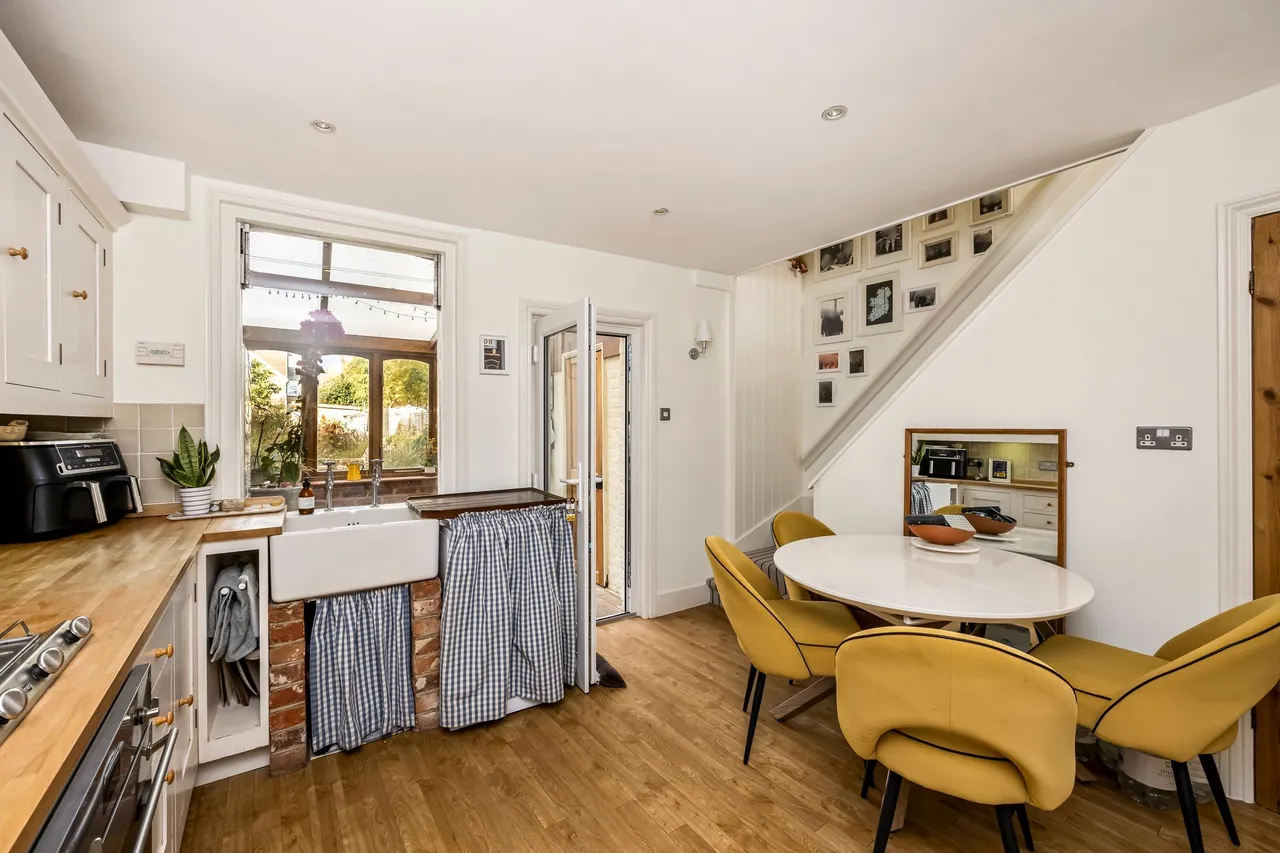 Swindon Road, Horsham, RH12, photo 8