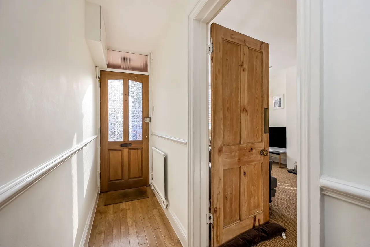 Swindon Road, Horsham, RH12, photo 5