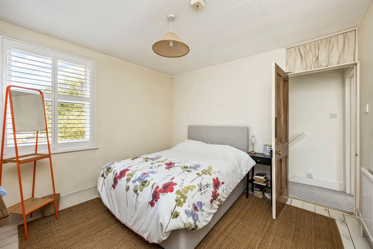 Swindon Road, Horsham, RH12, photo 16