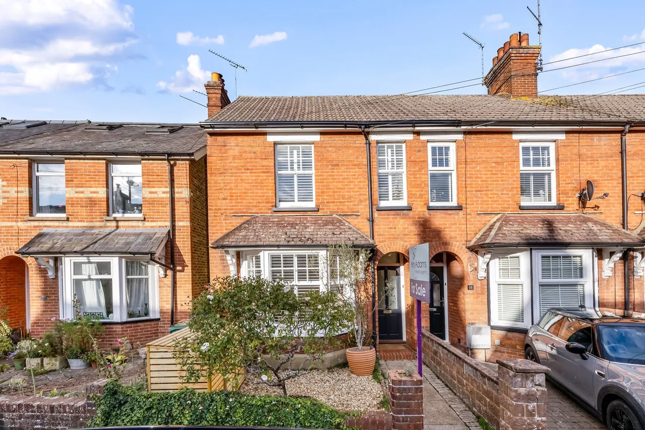 2 bed property for sale, Swindon Road, Horsham, RH12