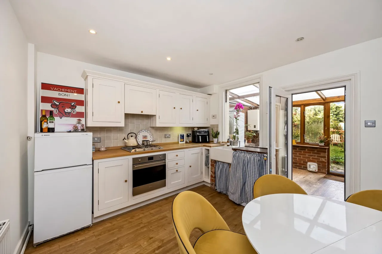 Swindon Road, Horsham, RH12, photo 3