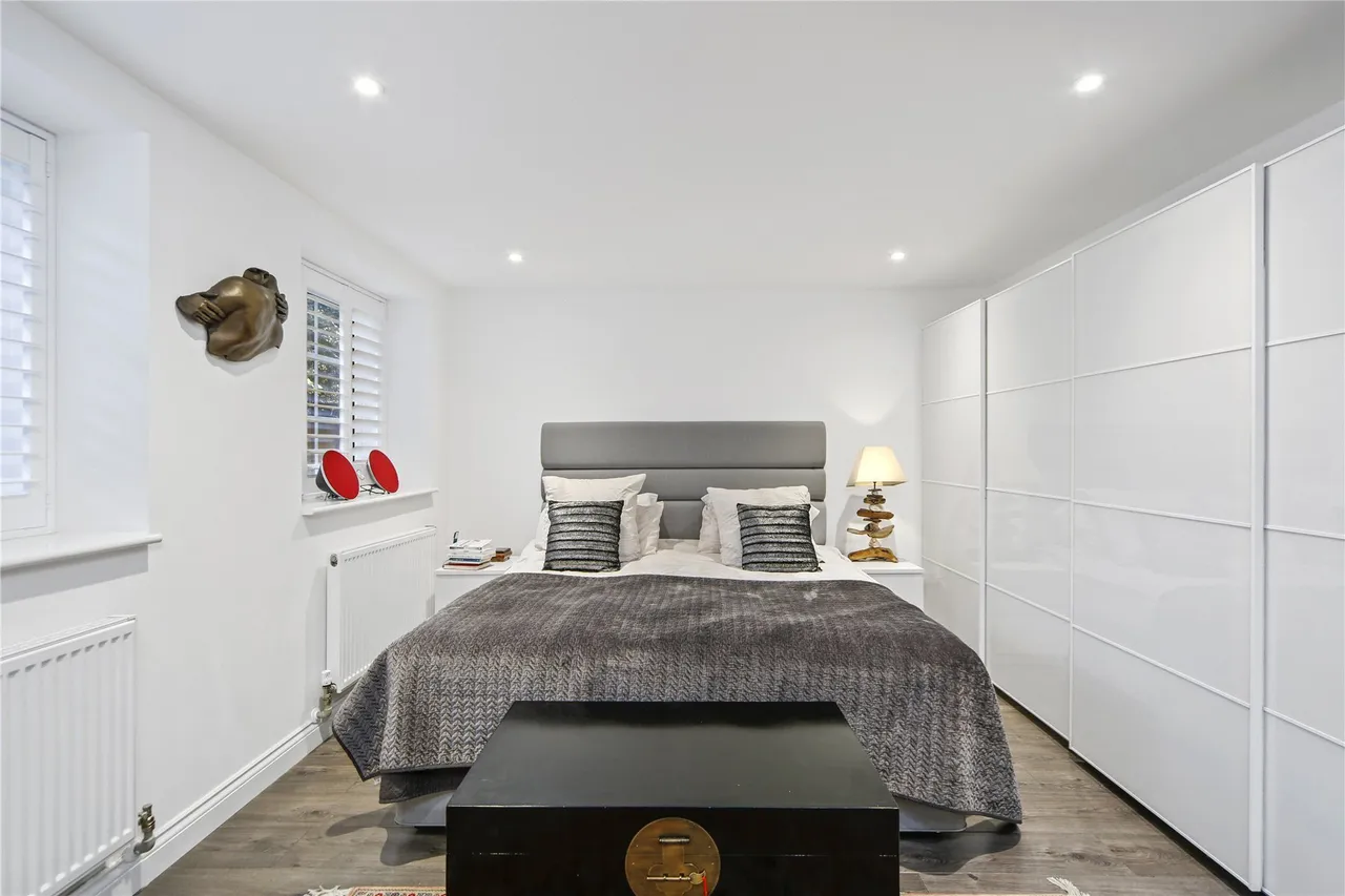 London Street, Chertsey, KT16, photo 9