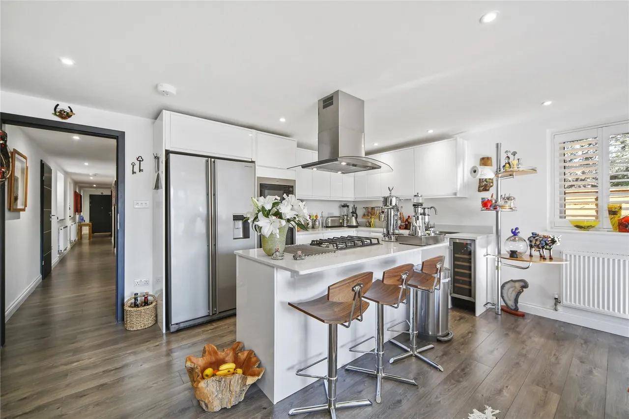 London Street, Chertsey, KT16, photo 2