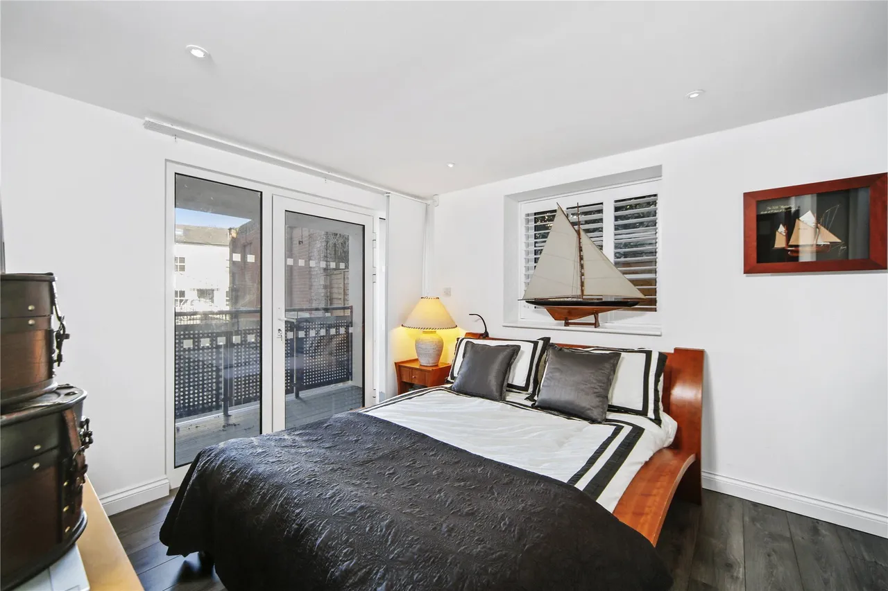 London Street, Chertsey, KT16, photo 5