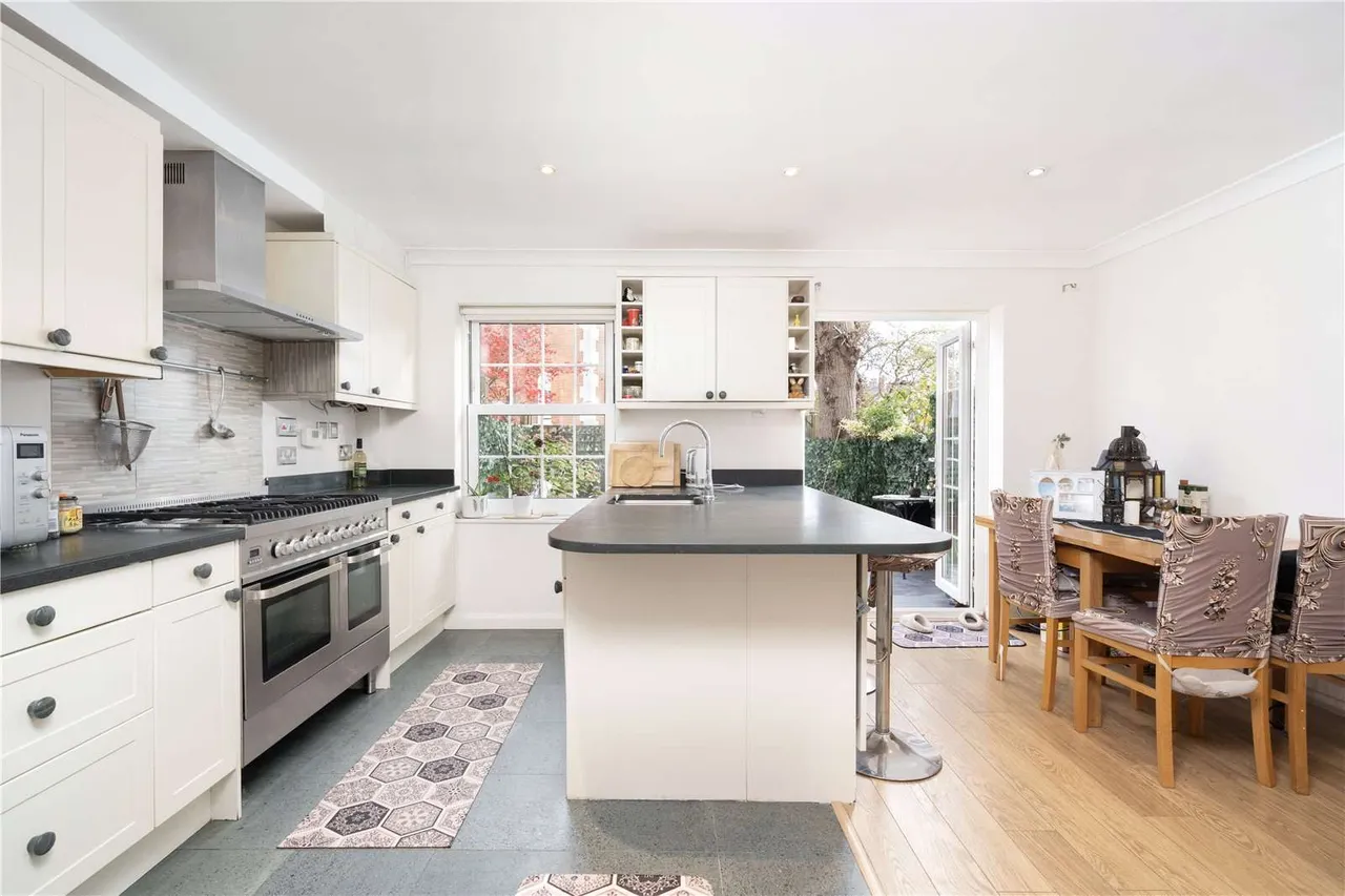 Pine Grove, Wimbledon, London, SW19 7HD, photo 4