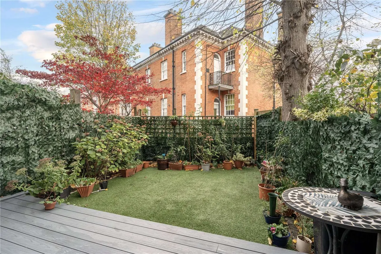 Pine Grove, Wimbledon, London, SW19 7HD, photo 3