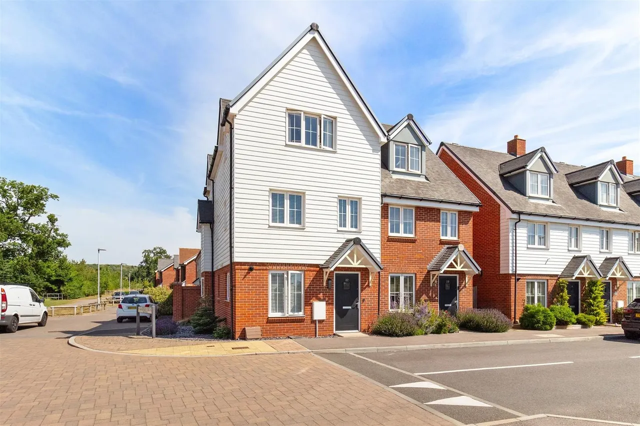 4 bed house for sale — Water Lily Way, Worthing