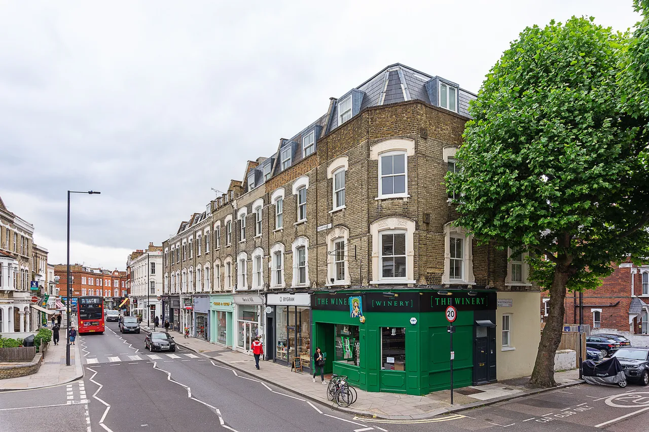 1 bed flat to rent — First Floor Flat, 797 Fulham Road, London