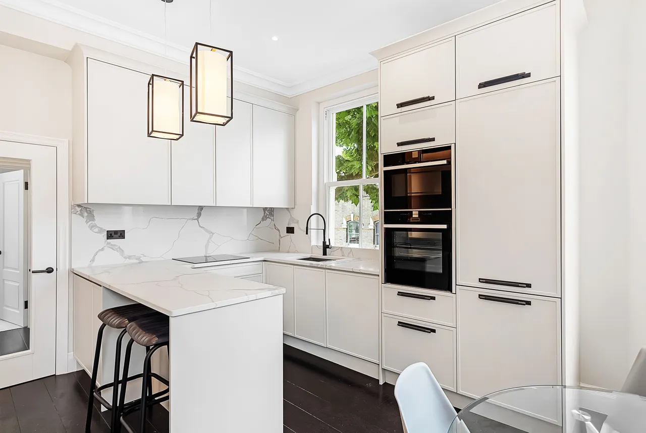 First Floor Flat, 797 Fulham Road, London, photo 3