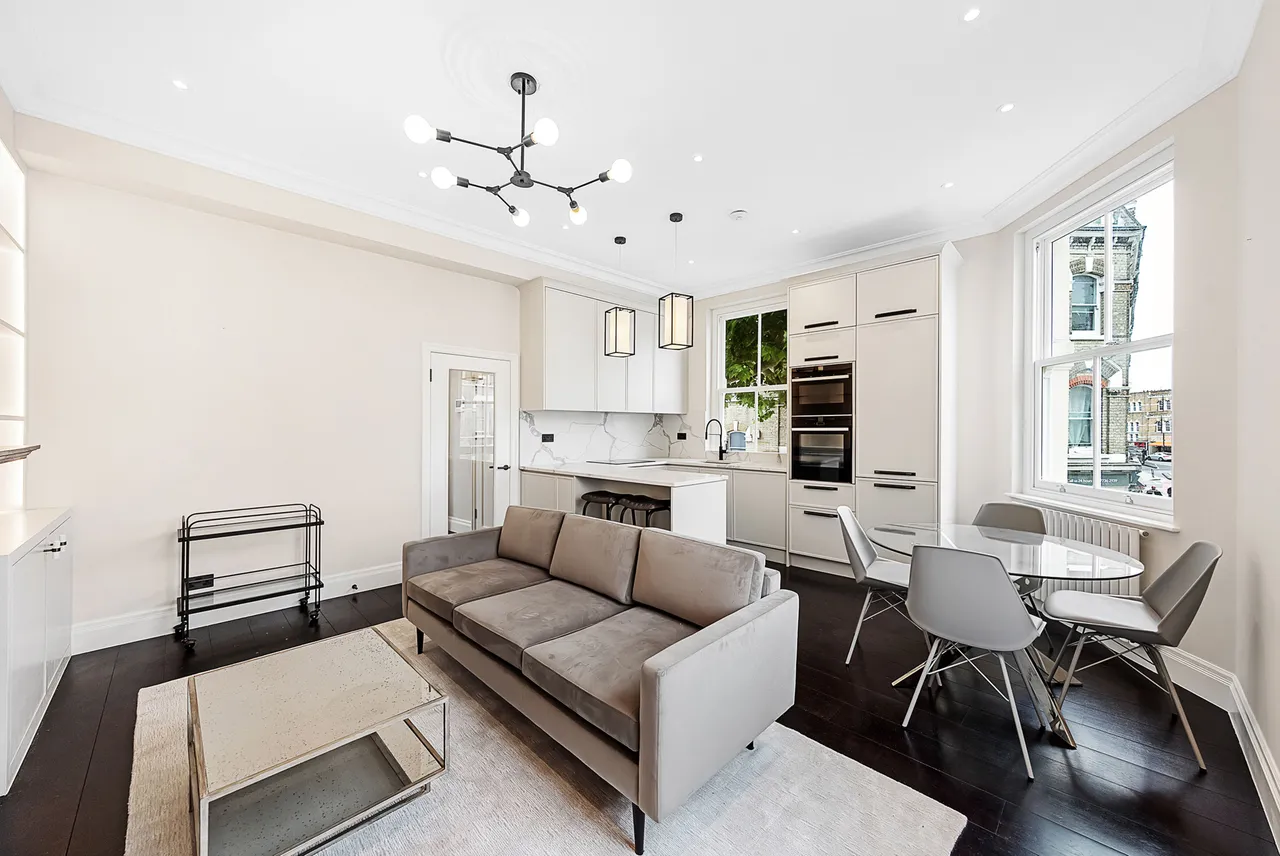 First Floor Flat, 797 Fulham Road, London, photo 6