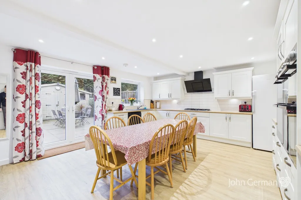 Collinson Road, Barton-under-Needwood, photo 3