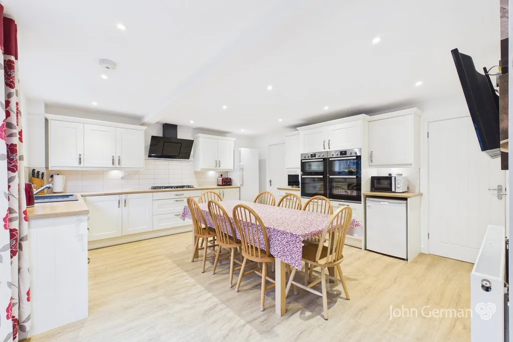 Collinson Road, Barton-under-Needwood, photo 2