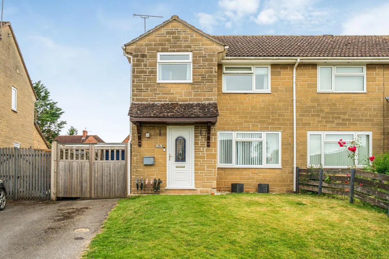3 bed house for sale, Henning Way, Milborne Port, DT9
