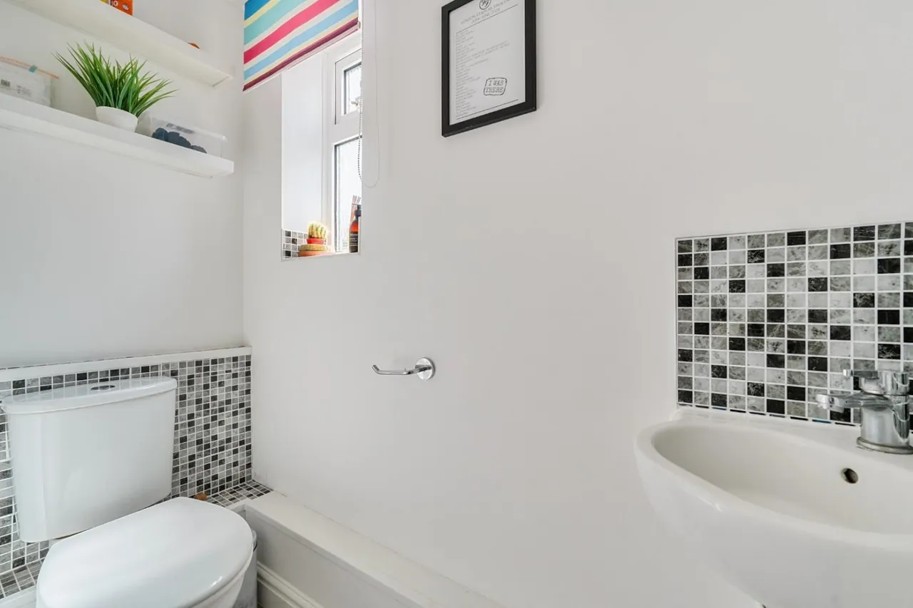 Henning Way, Milborne Port, DT9, photo 15