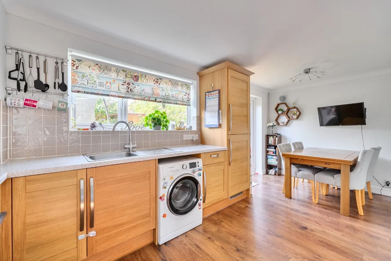 Henning Way, Milborne Port, DT9, photo 3