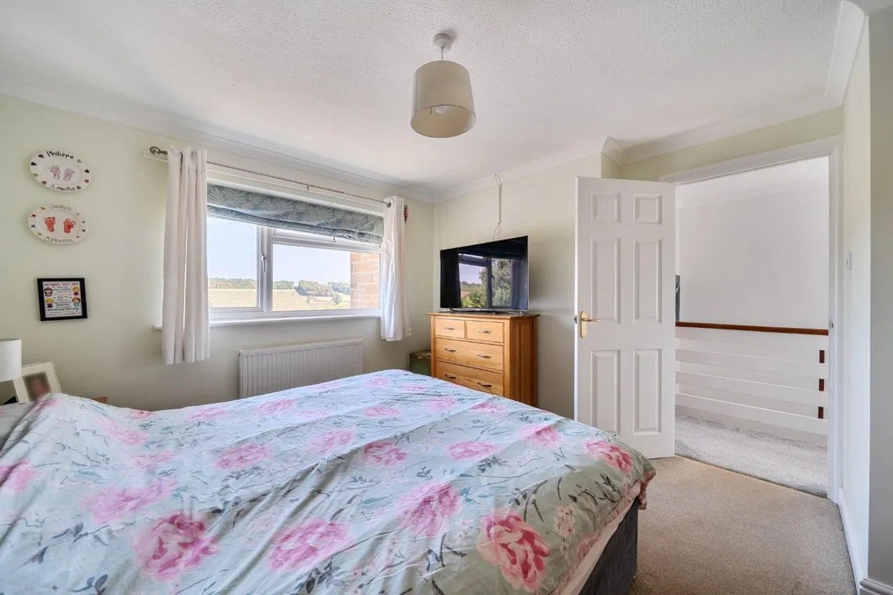 Henning Way, Milborne Port, DT9, photo 7