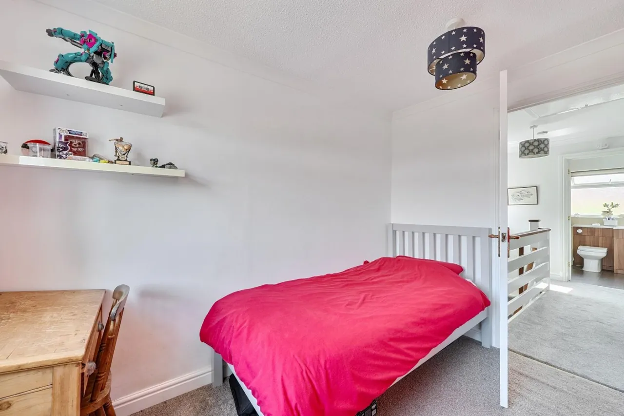 Henning Way, Milborne Port, DT9, photo 12