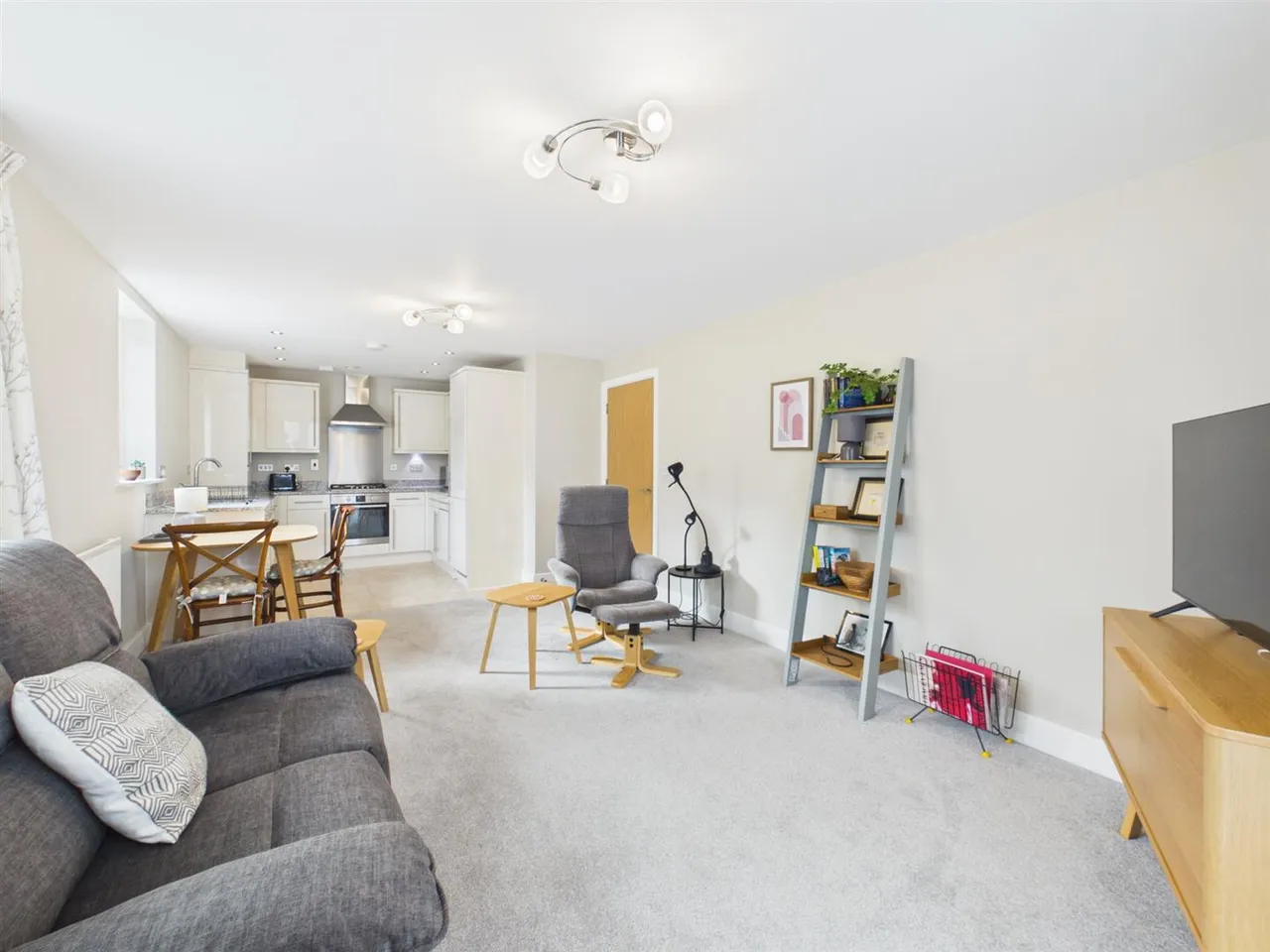 Mill Drive, Ruislip, HA4, photo 2