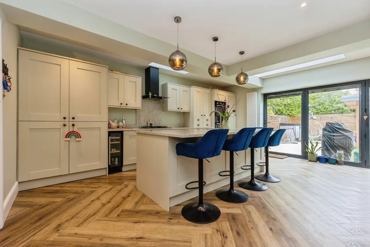 Kirkby Avenue, Sale, M33, photo 8